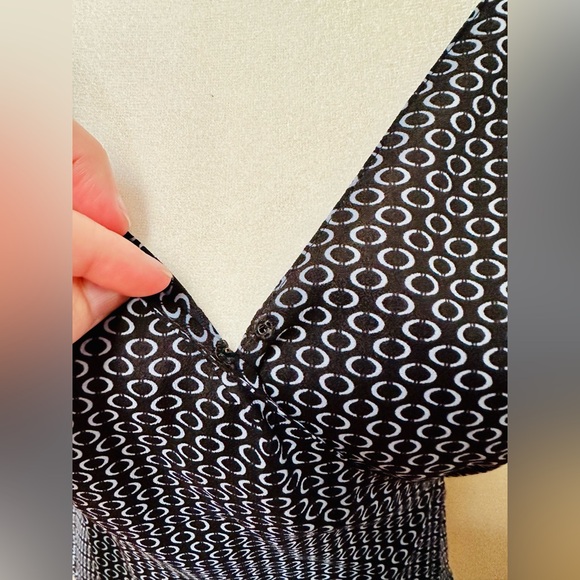 Ann Taylor LOFT Petites Blue Circles Short Sleeve Top - Picture 6 of 6